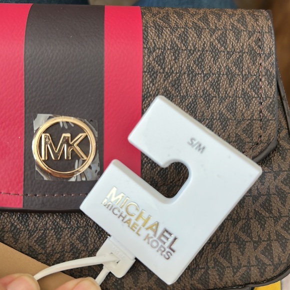 MICHAEL MICHAEL KORS
Women's Signature Striped Belt Bag - Picture 4 of 6